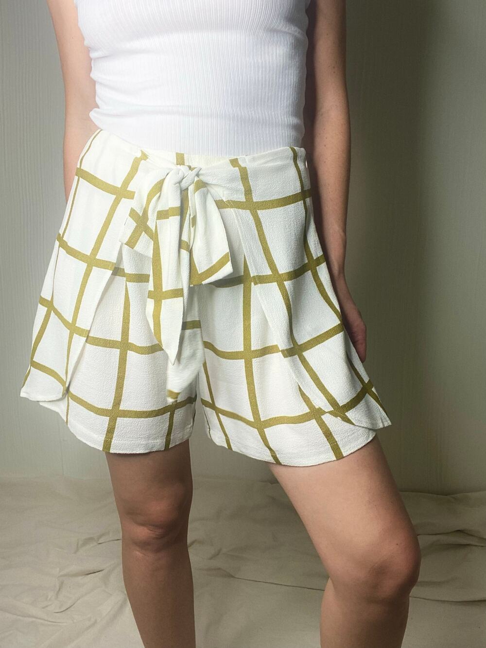 SANCIA Windowpane Ivory and Moss Green Grid Wrap Shorts US SMALL NWT